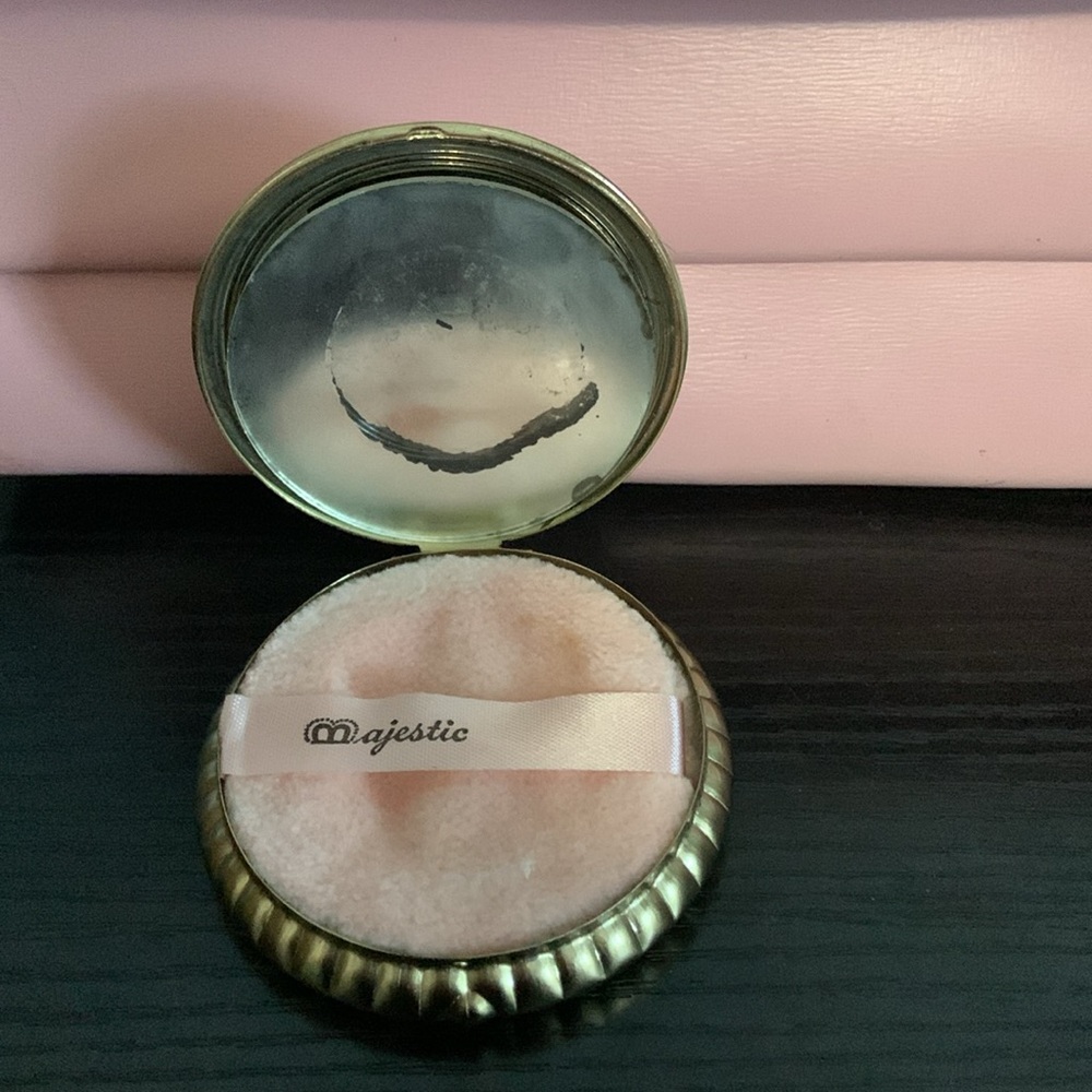 Vintage Pink Majestic Clutch with Comb and Compact - Picture 9 of 11